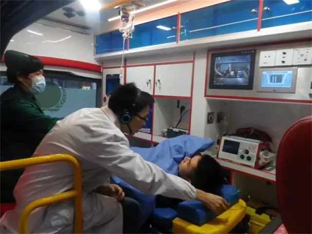 中国首辆心脑急诊移动工作站  “扁鹊飞救”急救车巡展行