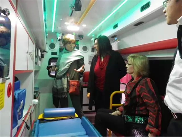 中国首辆心脑急诊移动工作站  “扁鹊飞救”急救车巡展行