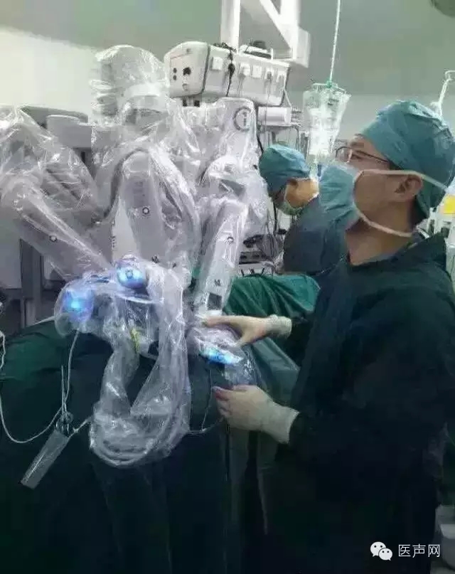 北大人民医院第一例机器人辅助冠脉搭桥手术成功完成