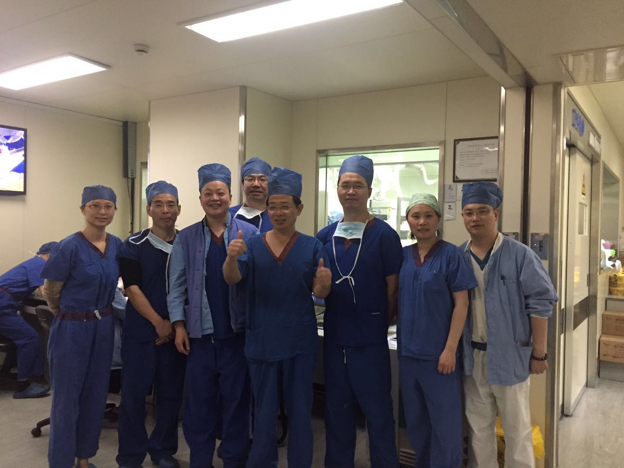 新华医院李毅刚教授率团队成功完成首例“房颤标本兼治新方法”微创介入术,一站式整体治疗:导管消融+心耳封堵术