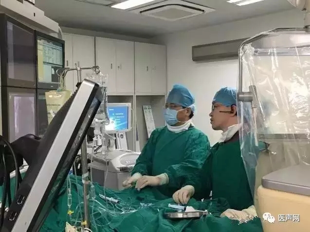 黄伟剑教授团队举办首届冷冻球囊消融联合左心耳封堵一站式治疗培训班