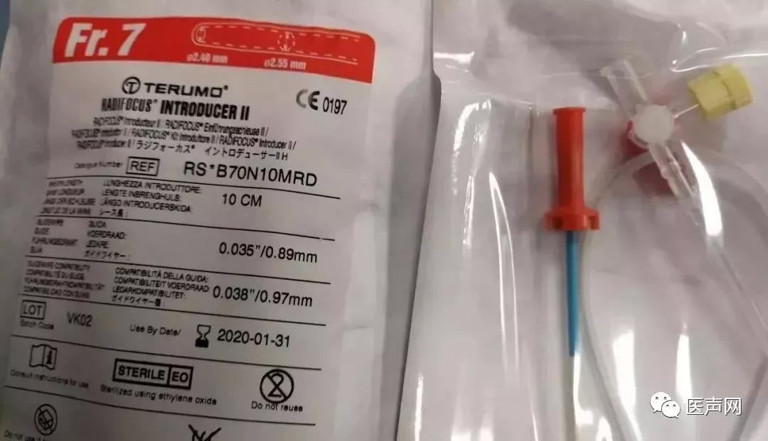 能够穿插外径为7f的装置,如上述的双腔压力导管,所以可以常规从桡动脉