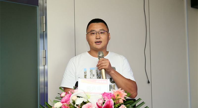 梁庆辉汇报《我是怎样做的》_副本.jpg
