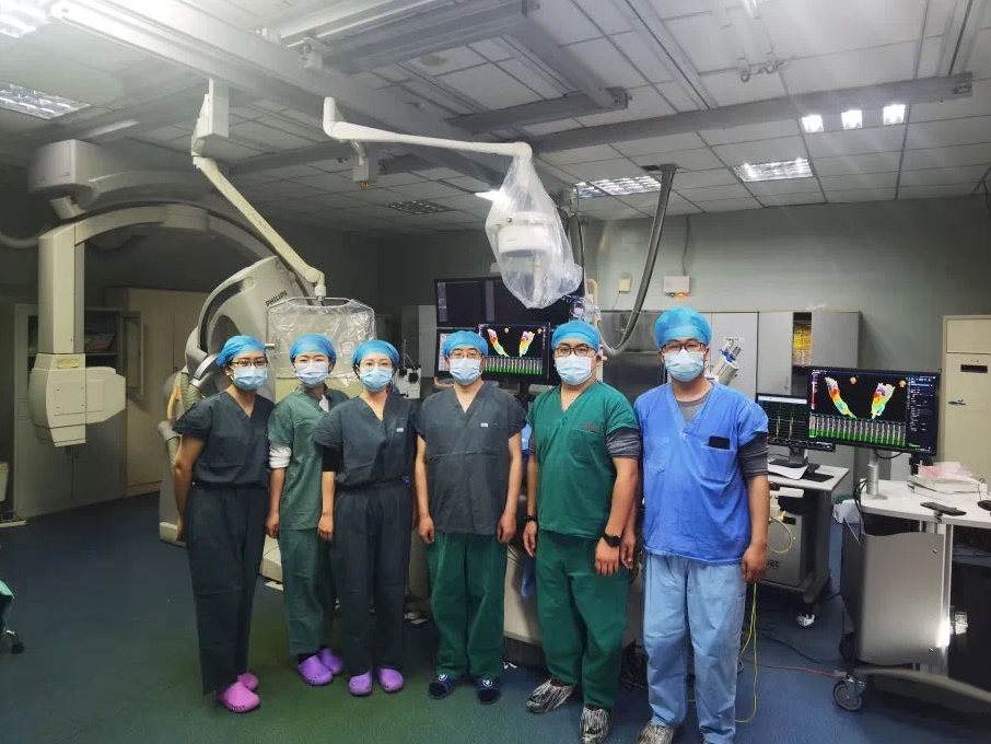 完成西藏首台三维标测下室早手术的达娃次仁主任（右三）团队.jpg